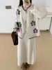 Conjunto de Dos Piezas de Punto con Flores Tridimensionales Dulces y Exquisitas para Otoño/Invierno 2026, Suéter de Estilo Suave para Mujer