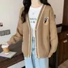 Cárdigan de punto bordado nuevo de otoño e invierno japonés y coreano con diseño de parche de oso, top suelto versátil, suéter abrigo para mujer