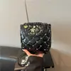 Mochila para Mujer Estilo Chanel, Bolsa Ligera de Viaje, Nueva Verano 2026 Acolchada con Cadena Mochila de Nicho para el Día a Día