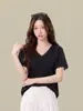 Camiseta branca de manga curta com decote V e retalhos de renda para mulheres, estilo fino de verão, casual coreano de corte solto, top emagrecedor e versátil