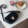Outono 2023 Novo ins nicho tecido contraste cor ombro único crossbody saddle bolsa retrô all-match axilas pequena bolsa para mulheres