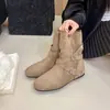 Botines super elegantes estilo Maillard para mujeres petite, con tacón oculto, perfectos para otoño, versátiles y estilizan con un diseño plisado.