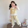 Conjunto de Niña Primavera 2026 Nuevo Estilo Pantalones Anchos para Niños Moderno Conjunto de Tres Piezas con Tirantes para Bebé Estilo Primavera y Otoño