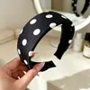 Faixa de cabelo larga estilo retrô francês de bolinhas pretas e brancas em cetim, faixa de cabelo delicada e elegante estilo Hong Kong, acessório de cabelo exclusivo estilo coreano