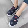 Zapatos de tela del viejo Pekín para mujer, casuales, sin cordones, suela gruesa y suave, zapatos de mezclilla, moda, transpirables, zapatos perezosos, fabricantes, venta al por mayor