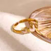 Anel Europeu e Americano de Moda Transfronteiriço Novo Estilo Infinito Micro-Incustado com Zircônia Vazada para Mulheres, Anel de Ouro de Luxo Leve de Nicho