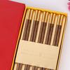 Nuevos Palillos de Madera de Ala de Pollo con Incrustaciones de Jade Dorado Imitación para Uso Familiar, Palillos de Regalo de Madera Maciza de Sándalo Rojo Fabricante Venta al por Mayor