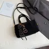 Bolso de Mano Estilo Lujo Ligero Bolso Boston para Mujer Moda de Invierno 2025 Nuevo Bolso de Hombro Cruzado de Alto Valor para Viajar