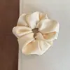 Scrunchie Exquisito de Cetim Jacquard Francês com Toque de Luxo, Elástico de Cabelo Estilo Relaxado Que Não Danifica o Cabelo, Faixa de Cabelo para Coque para Mulheres