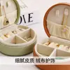 Caja de Joyería Personalizada de Fábrica Caja de Embalaje de Joyería Portátil Semi-Circular de Cuero PU Anti-Colisión y Anti-Enredo