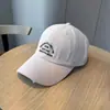 Gorra de Béisbol con Borde Deshilachado y Bordado de Letras Estilo Coreano para Hombres y Mujeres, Moderna y Versátil, Diseño de Corona Profunda que Hace que la Cara Parezca Más Pequeña, Protección Solar