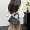 Bolsa de Mão com Padrão Trançado de Nicho Transfronteiriça para Mulheres 2026 Nova Tendência Fashion Versátil Bolsa Transversal Bolsa Quadrada Pequena de Alta Qualidade