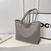 Bolsa Tote Grande Capacidade Estilo Coreano para o Dia a Dia, Bolsa de Ombro da Moda com Textura Relevo de Nicho para o Trabalho, Bolsa Simples de Mão para Braço