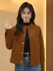 Chaqueta de cuero gamuzado de alta gama estilo coreano para mujer, nueva colección otoño 2026, chaqueta corta estilo biker con cuello mao, que irradia elegancia