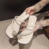 Sandalias de Playa para Mujer Estilo Hada Perla Tacón Bajo Slip-On Dedos Abiertos 2025 Nuevas Sandalias de Alta Gama para Mujer Ropa de Verano para Exteriores