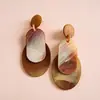Brincos de tarracha com pingente de flor plissada em acrílico com agulha de prata estilo férias ins brincos de design de nicho da moda para mulheres