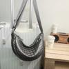 Bolsa Pequena Satchel Estilo Coreano Marca da Moda Popular na Internet Nova Bolsa Transversal Design de Costura de Carro Bolsa de Ombro Versátil Bolsa Esportiva de Dumpling