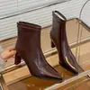 Botines Negros de Punta Fashionables 2026 Otoño/Invierno Más Vendidos Bota Corta Francesa Tacón Grueso Tacón Alto Cremallera Trasera Versátiles Botas Martin