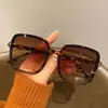 Gafas de sol transfronterizas nuevas 2020 marco europeo y americano de moda elegante gafas de sol de personalidad de moda mi clavo gafas de sol para sesión de fotos callejera