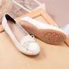 Grulla Blanca Almohada Piel Suave Madre Antideslizante Versátil Suela Suave Fondo Plano Zapatos para Mujer de Mediana Edad y Mayores Zapatos Individuales Cómodos Primavera y Otoño Nuevo Estilo