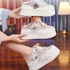 Zapatillas de Verano 2025 para Mujer, Sandalias Nuevas de Suela Gruesa con Aumento Interno, Zapatos Versátiles de Malla Transpirable con Plataforma Pequeña