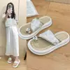 Sandalias Bonitas y de Moda con Pedrería, Suelas Gruesas, Versátiles para la Playa Nuevas 2026 Sandalias Tipo Pantufla sin Cierre para Mujer, Adecuadas para el Verano al Aire Libre