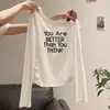 Estilo Novo Primavera e Outono Estampa de Letras Americanas Ombro Inclinado Ombro a Ombro Design de Alça Cintura Franzida Emagrecedor Manga Longa Top para Mulheres