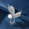 Broche de Alecrim Estilo Novo 2026 para Mulheres Pérola Alto Padrão Exquisito Corsage Anti-Exposição Terno Pequeno Estilo Fragrância Acessórios de Alfinete