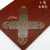 Puerta de mueble de esquina de madera imitación china T-shaped door pieza de esquina de ángulo recto flor de esquina protector de esquina de cobre protector de esquina herrajes