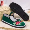 Suela de goma zapatos de tela bordada del viejo Pekín cosidos a mano correa de una palabra para mujer bordado retro estilo étnico fondo plano venta al por mayor