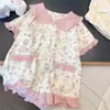 Pijama Rosa con Conejitos Estampados por Todas Partes para Mujer, Conjunto de Verano con Cuello de Muñeca Manga Corta y Shorts, Ropa para Dormir y Casa de Estudiante