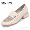 Sapatos de Malha Shiting Primavera e Verão Femininos Bico Redondo Bico Largo Couro Macio Confortável Sandálias de Malha Slip-on Leves Respiráveis Solado Macio