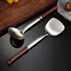 Juego de Utensilios de Cocina de Acero Inoxidable de Cinco Piezas con Mangos de Madera Resistentes al Calor: Espátula, Cuchara ranurada, Cuchara para cocinar, Cuchara pequeña de cintura estrecha, Cuchara de mango largo