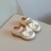 Zapatos para Niñas Zapatos de Princesa 2024 Primavera/Verano Nuevos Zapatos de Cuero para Niños Estilo Coreano Zapatos de Suela Suave para Niñas Sandalias Cerradas de Malla Transpirable
