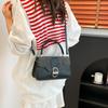 Bolsa de Ombro Feminina Nova Estilo Coreano, Bolsa de Axila com Design Personalizado, Bolsa Pequena Quadrada Niche Feminina de Alto Nível em PU para Moda
