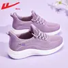 Sapatos de puxar, sapatos de mãe, sapatos slip-on femininos, sapatos de malha respirável de verão para meia-idade e idosos, tênis leves para caminhada e corrida