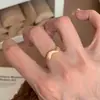 Impresionante anillo de diamantes vintage, diseño de nicho retro exquisito de lujo ligero con un toque de alta gama y artesanía intrincada