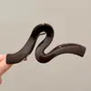 Elegante pinza de garra floral para peinado semi-recogido, nuevo modelo 2026 para mujer, pinza de tiburón de tamaño mediano para la parte trasera de la cabeza, accesorio para el cabello