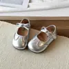 Sapatos de Princesa com Laço Doce para Meninas Pequenas 2026 Verão Novos Sapatos Individuais de Moda Estilo Coreano para Crianças Sapatos com Sola Macia