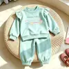 Dulce Conjunto de Dos Piezas con Mangas de Mosca de Dibujos Animados y Cuello Redondo para Niñas Pequeñas, Popular Conjunto Casual de Pantalones de Chándal para Exportación Primavera/Otoño