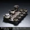 Juego de té de arcilla púrpura con diseño de bambú dorado, que incluye una tetera y tazas de servicio para uso doméstico, con un asa para prevenir quemaduras y asegurar la distribución uniforme del té
