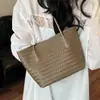Bolso de mujer de gran capacidad 2026 nuevo verano vintage de alta gama lujo ligero bolso de hombro bolso cubo tote para ir al trabajo