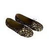 Sapatilhas femininas de pele de carneiro com estampa de leopardo, bico redondo e laço, sapatos baixos femininos estilo balé com bico fino, novos mocassins femininos 2026