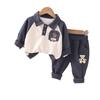 Conjunto infantil de primavera e outono 2023 novo roupas esportivas casuais para meninos lapela bolso rasgado carcela urso conjunto de duas peças