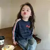 Camiseta de Manga Larga con Bloques de Color y Parches para Niñas, Nuevo Estilo 2026 para Niños Medianos y Mayores, Algodón Puro, Top de Tres Rayas, Ropa Interior Base Estilo Coreano para Bebé