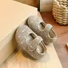 Zapatos de Algodón de Lunares para Niñas Zapatos Planos de Terciopelo para Bebés 2026 Invierno Nuevos Zapatos Peludos de Suela Suave Estilo Coreano