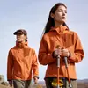 Jaqueta soft shell de alto desempenho, novo estilo, para mulheres; jaqueta com capuz impermeável e respirável para atividades ao ar livre, para casais; jaqueta soft shell estilo montanha, para homens