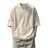 Camiseta de manga corta resistente estilo americano, color liso, cuello en V, top de verano fino para hombre, imitación lino, corte holgado, manga corta