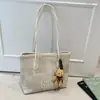Bolsa de mano tipo tote fresca estilo coreano al por mayor para mujer, nuevo modelo verano 2026, bolso de hombro personalizado y moderno, bolso para el antebrazo para el día a día