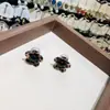 Brincos Redondos de Prata com Flor de Resina Estampa de Leopardo Retrô, um Par Elegante de Alto Padrão Simples de Nicho com Duas Formas de Usar